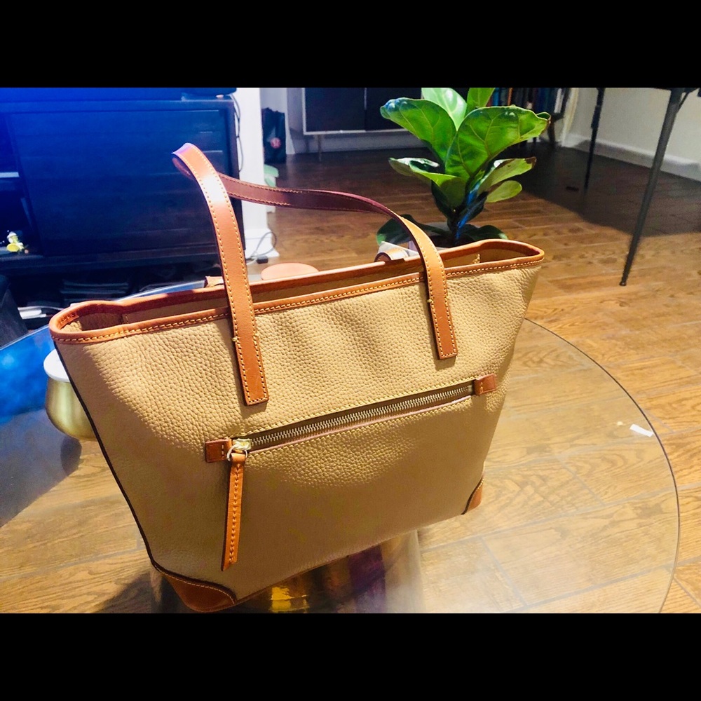 800. NWT Dooney & Bourke Pebble Grain Charleston Tote - Picture 6 of 6